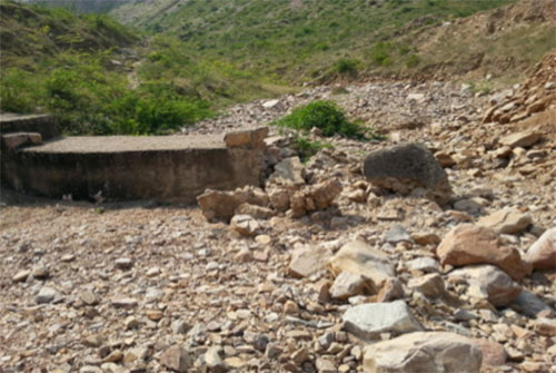 A broken aniket at Ghatokar oran. The community is not taking responsibility for managing the structures.