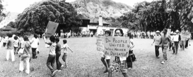 Figure 5. Waiahole/Waikane residents and their supporters on Marks’ front lawn, 1976